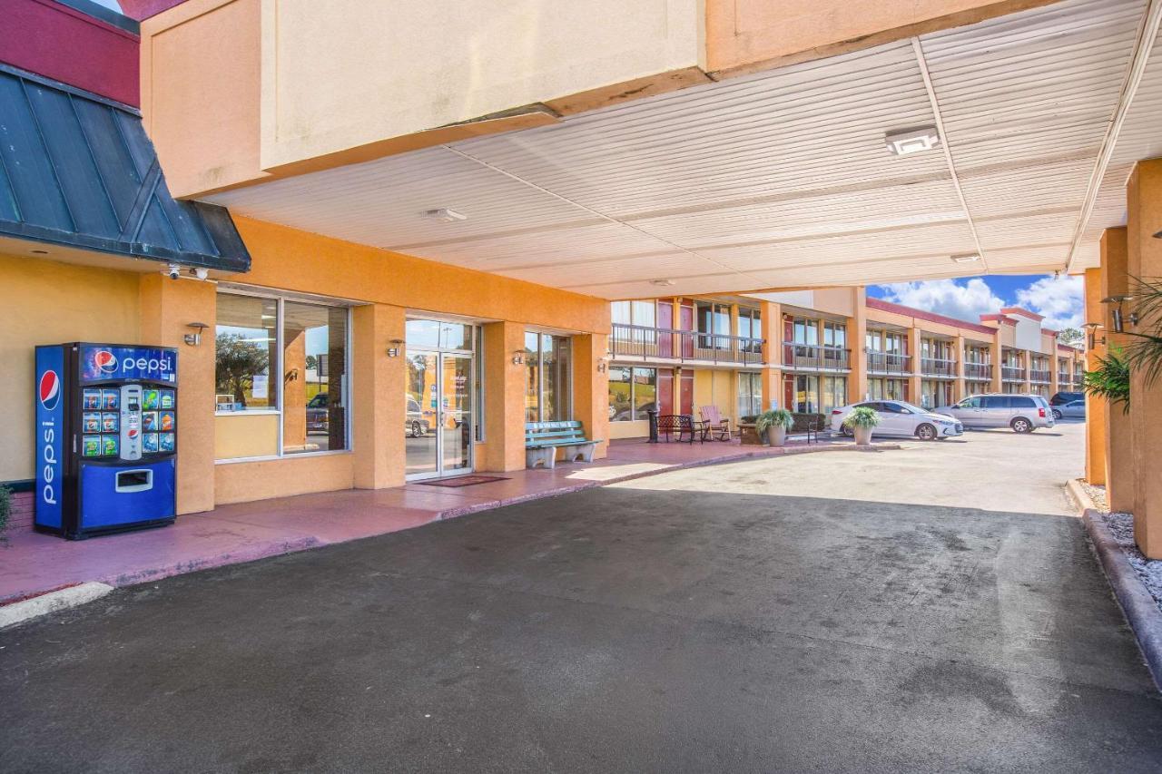 Georgetown Econo Lodge Choice Hotels I 95 Savannah Gateway 24 Hour Fitness Center On Site Guest Laundry On Site Perkins Restaurant מראה חיצוני תמונה