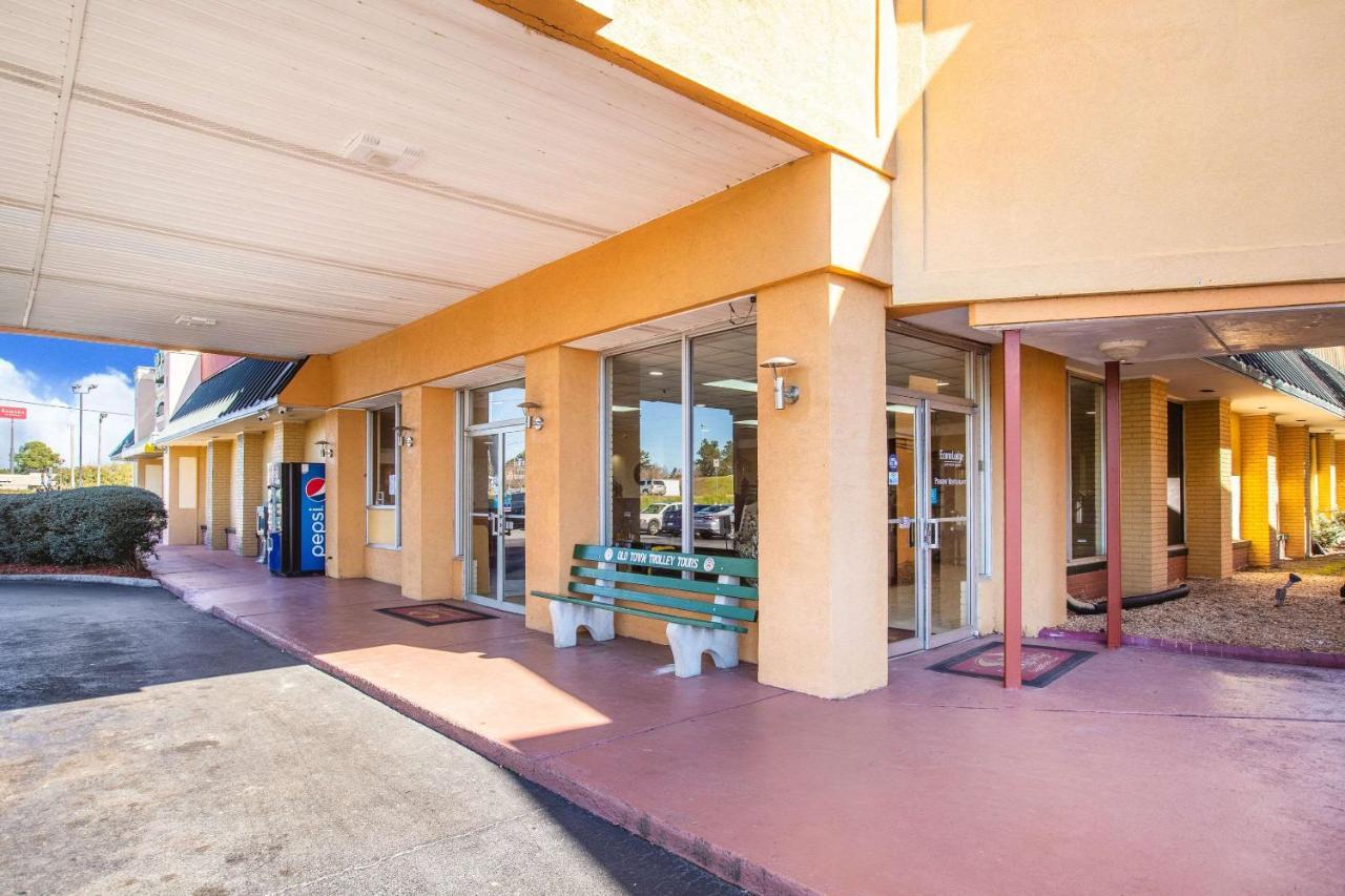 Georgetown Econo Lodge Choice Hotels I 95 Savannah Gateway 24 Hour Fitness Center On Site Guest Laundry On Site Perkins Restaurant מראה חיצוני תמונה