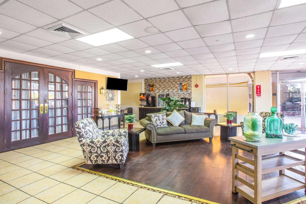 Georgetown Econo Lodge Choice Hotels I 95 Savannah Gateway 24 Hour Fitness Center On Site Guest Laundry On Site Perkins Restaurant מראה חיצוני תמונה