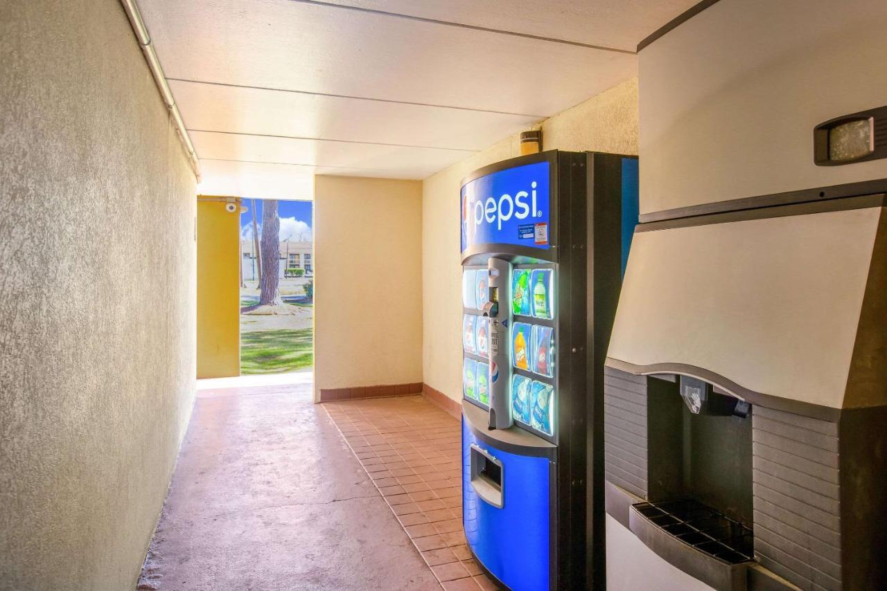 Georgetown Econo Lodge Choice Hotels I 95 Savannah Gateway 24 Hour Fitness Center On Site Guest Laundry On Site Perkins Restaurant מראה חיצוני תמונה