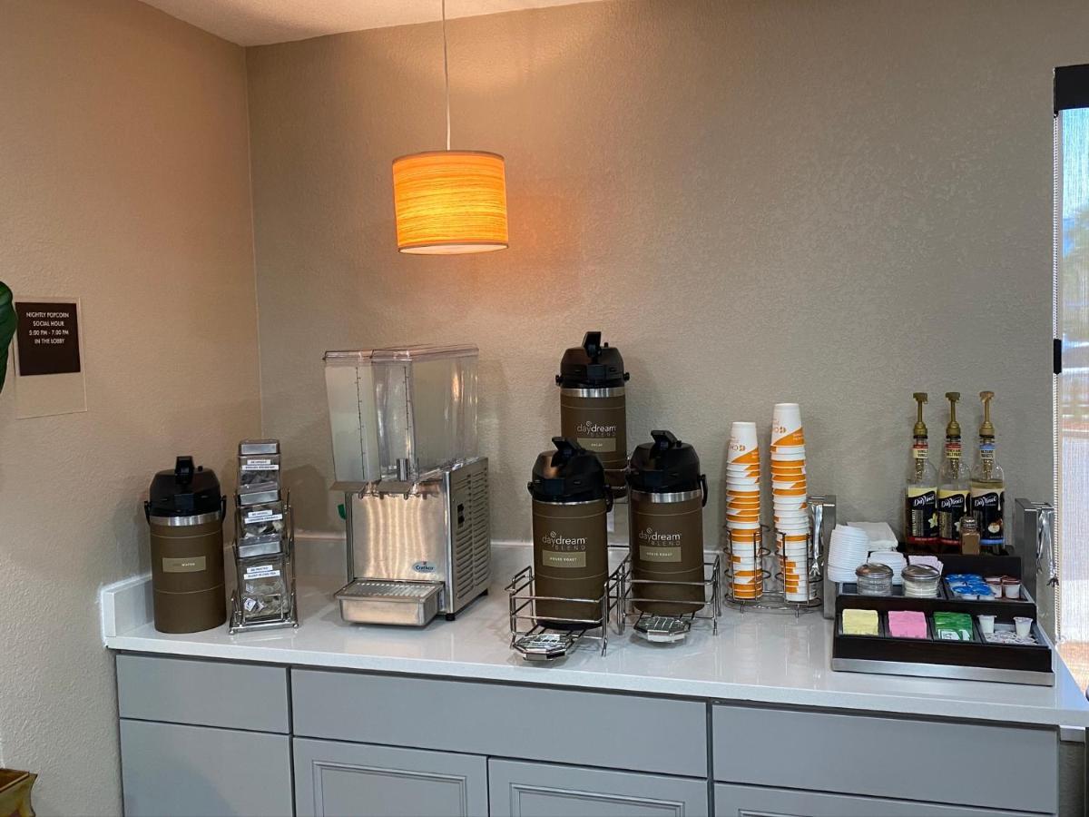 Georgetown Econo Lodge Choice Hotels I 95 Savannah Gateway 24 Hour Fitness Center On Site Guest Laundry On Site Perkins Restaurant מראה חיצוני תמונה